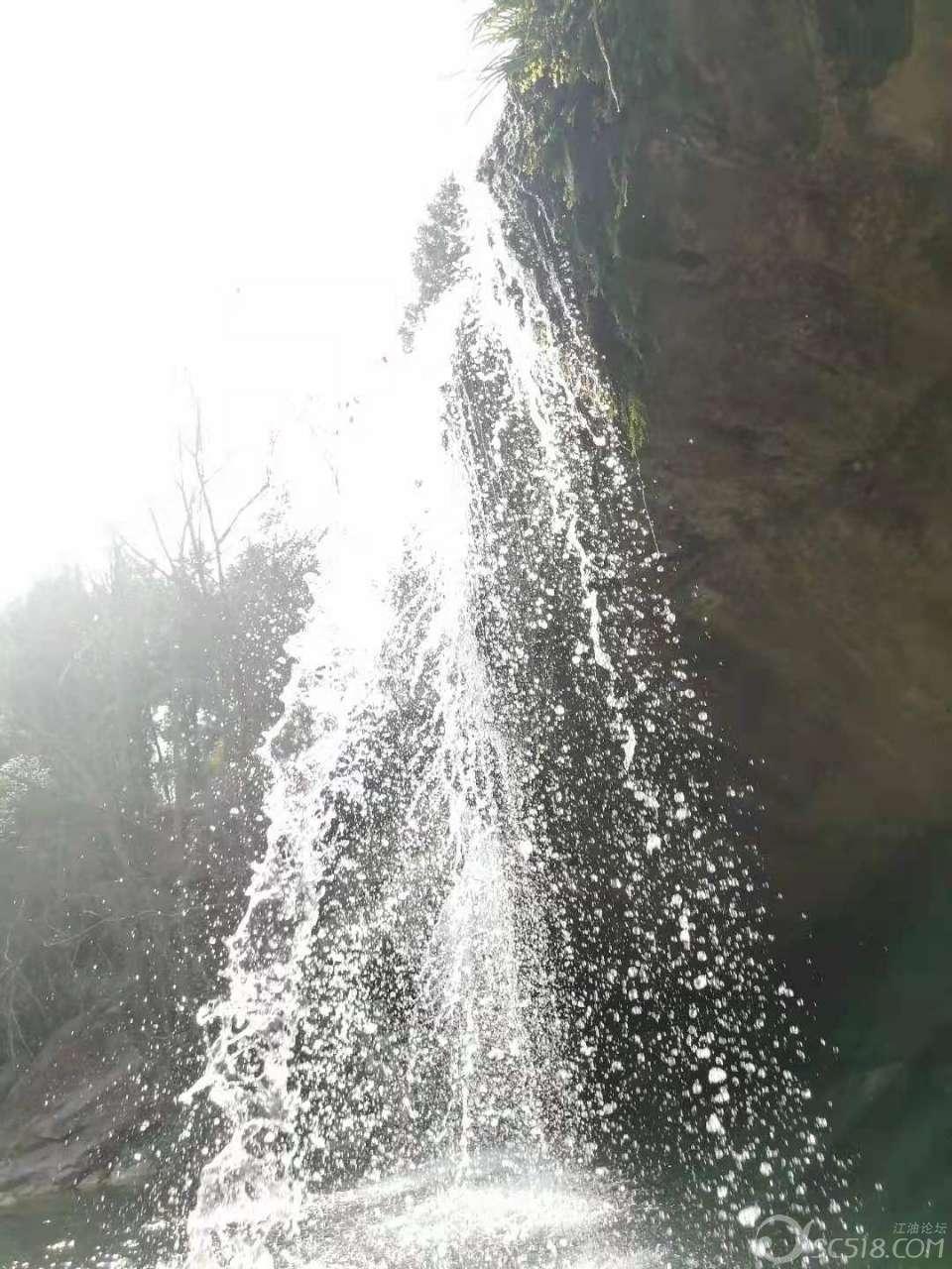 专注交流,南宁一家四口桥下玩耍突遇山洪被困,被路人救出,突遇山洪该如何应对?问答平台